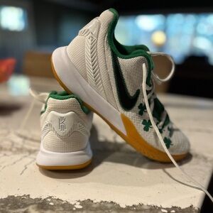 Nike KYRIE Boston Celtics Basketball Shoes Men’s 7, great used condition